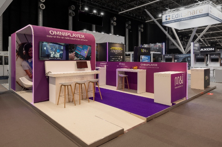 A booth with purple and white walls

AI-generated content may be incorrect.